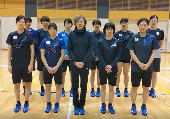 日本代表実演 室内でできるバレーボール練習とストレッチ トピックス 公益財団法人日本バレーボール協会