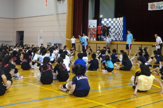 山梨で櫻井由香さん・杉山祥子さんによるバレーボール教室を開催 JVA・ゴールドプラン