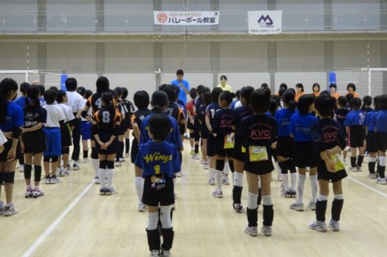 多治見麻子さん、朝日健太郎さんを講師に東京都でバレーボール教室を開催 JVA・ゴールドプラン