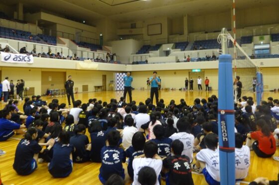 兵庫県で2014年度最後のバレーボール教室を開催 JVA・ゴールドプラン