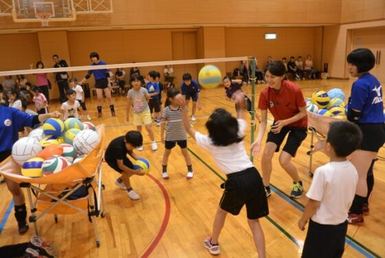 杉山祥子さんを講師に神奈川県横須賀市でバレーボール教室を開催 JVA・ゴールドプラン