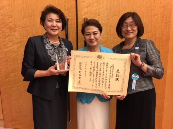 モン・スポに女性のチャレンジ賞特別部門賞　総理官邸で表彰式