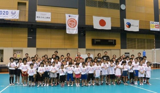 体育の日に坂本清美さんと永富有紀さんと一緒にバレーボール教室を実施　スポーツ祭り2018